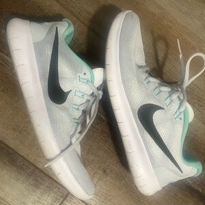 Nike White and Mint Athletic Shoes